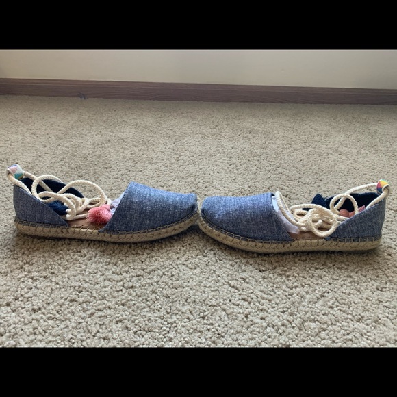 Brand New Toms - Picture 8 of 13